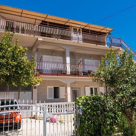 Apartments Dijana Pakostane Exterior photo