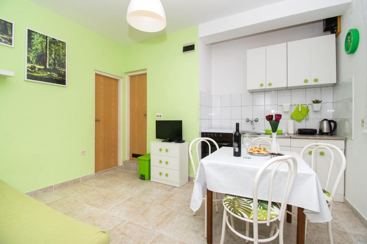 Apartments Dijana Pakostane Exterior photo