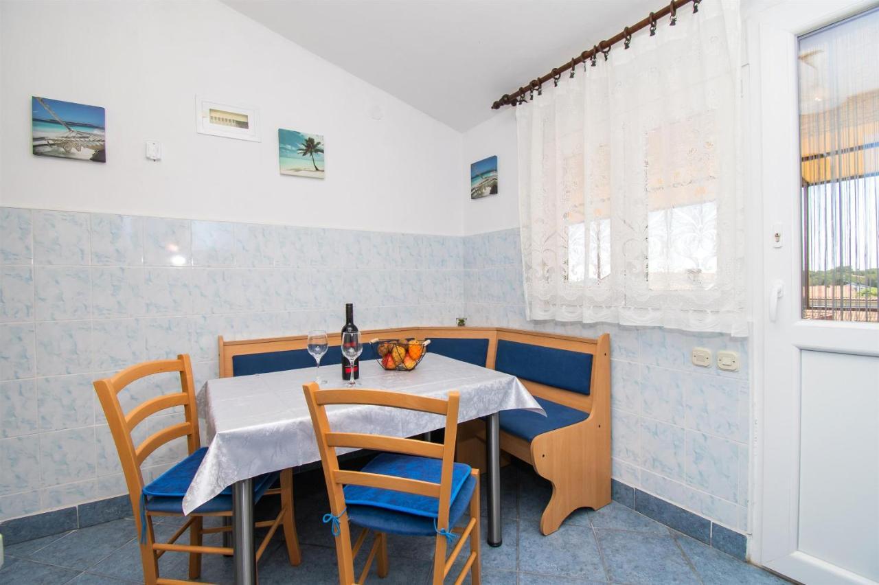 Apartments Dijana Pakostane Exterior photo