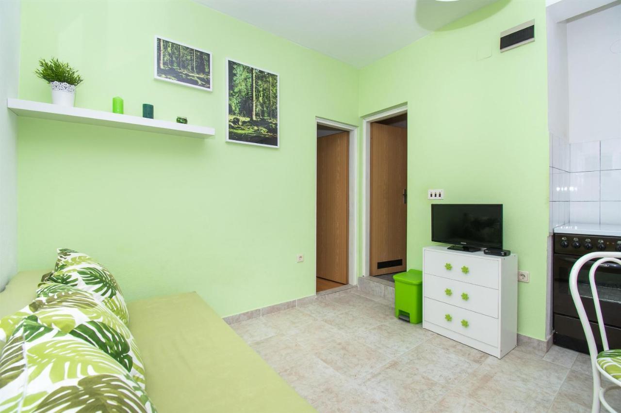 Apartments Dijana Pakostane Exterior photo