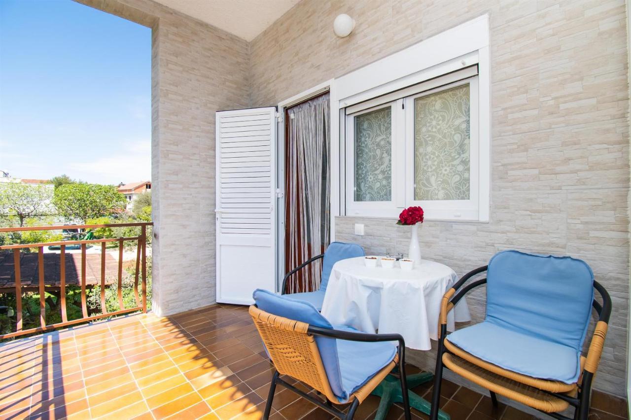 Apartments Dijana Pakostane Exterior photo