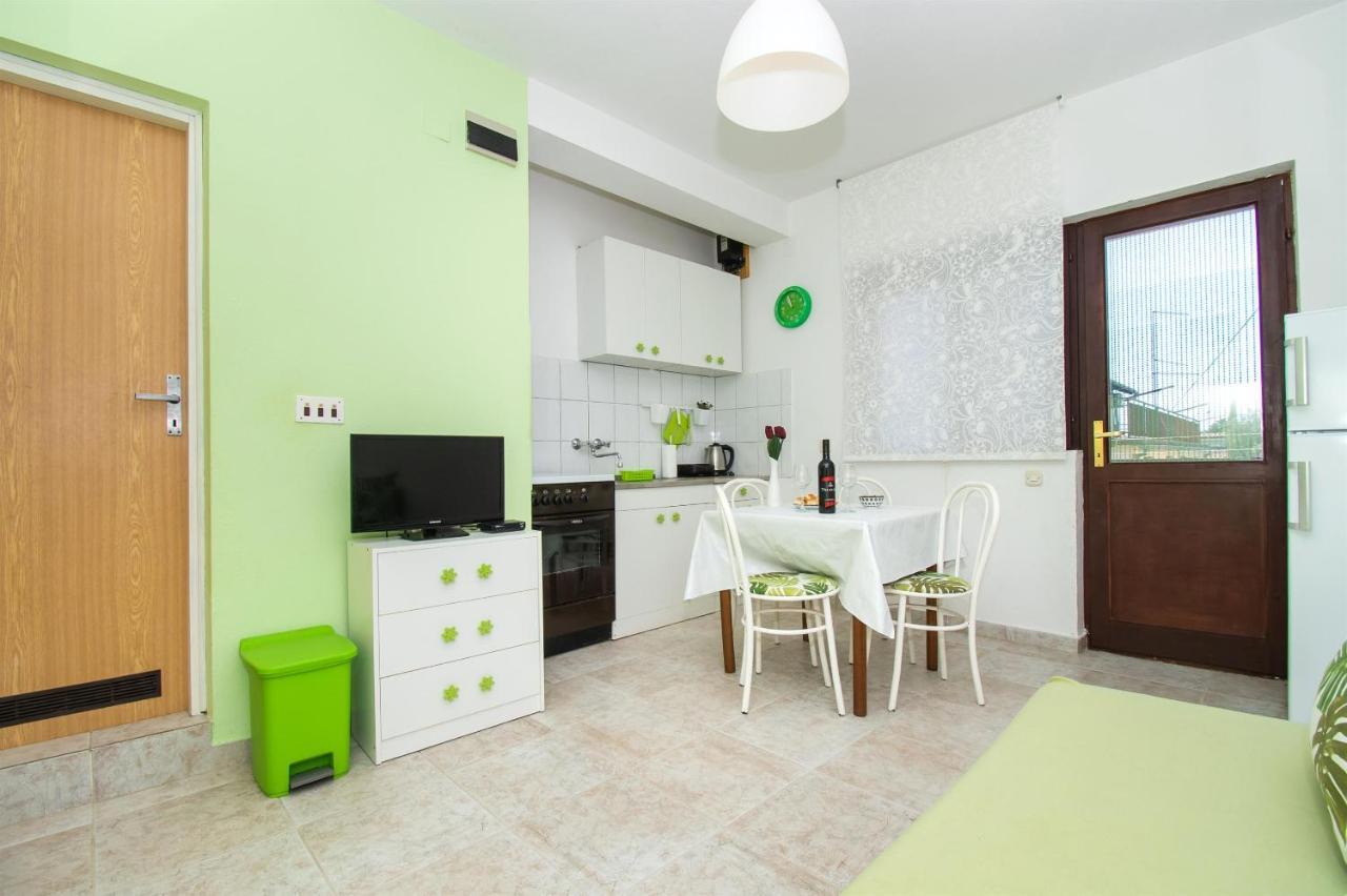 Apartments Dijana Pakostane Exterior photo