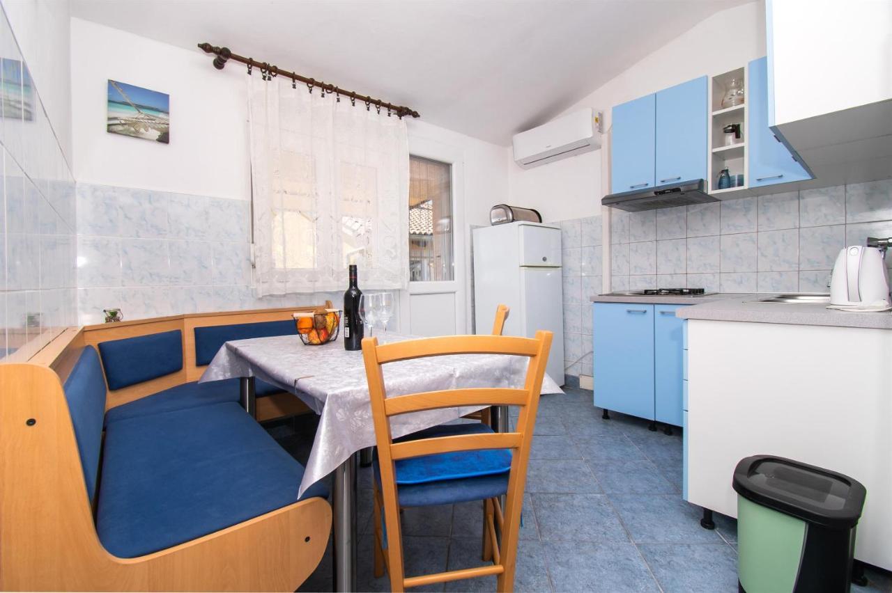 Apartments Dijana Pakostane Exterior photo