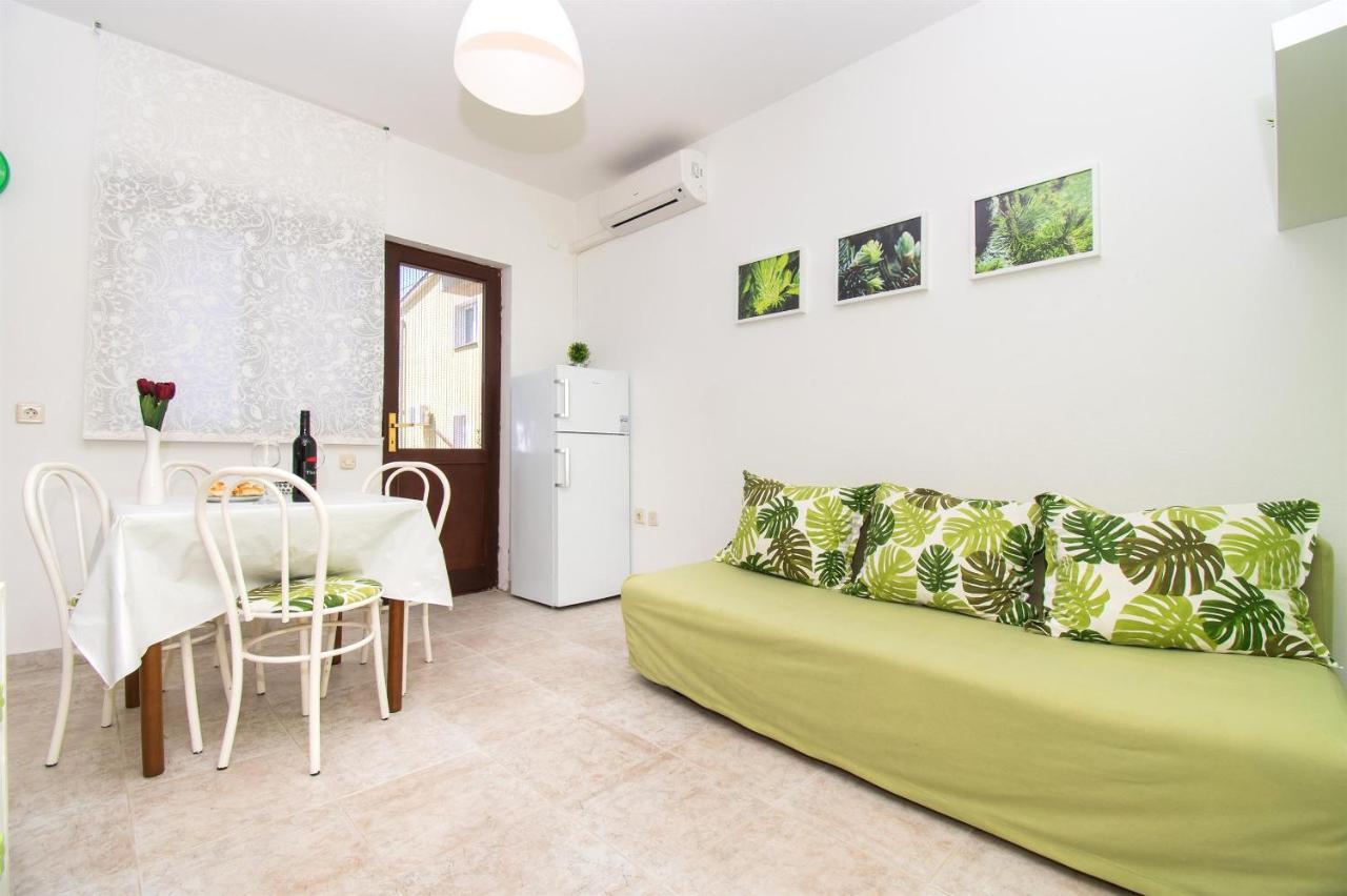 Apartments Dijana Pakostane Exterior photo