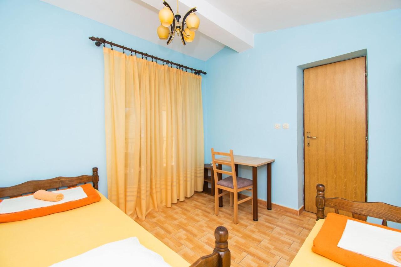 Apartments Dijana Pakostane Exterior photo